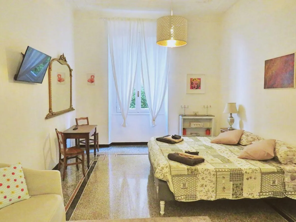 Central Chic Apartment Genoa