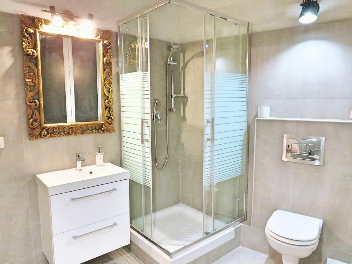 Central Chic Apartment Genoa