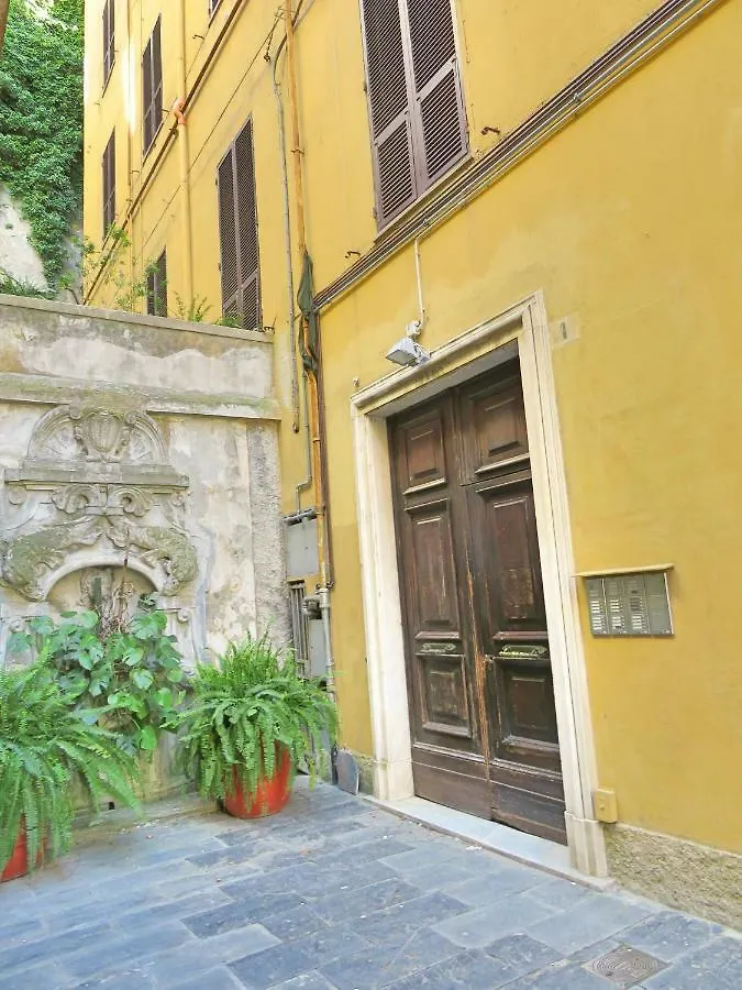 Central Chic Apartment Genoa