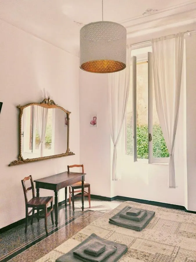 Central Chic Apartment Genoa