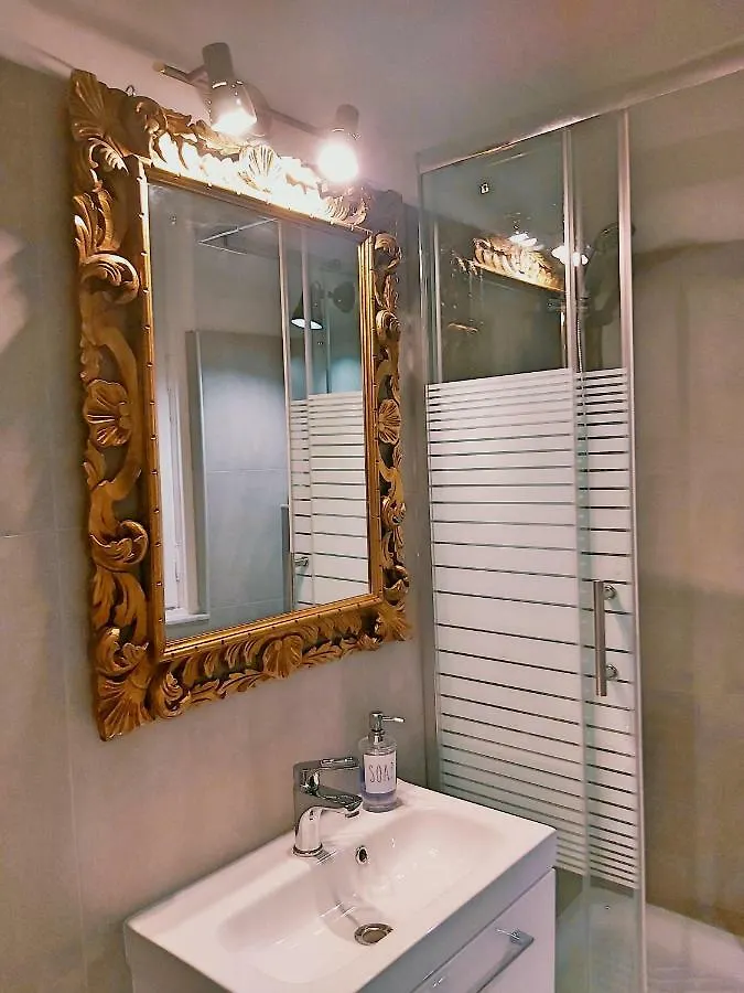 Central Chic Apartment Genoa