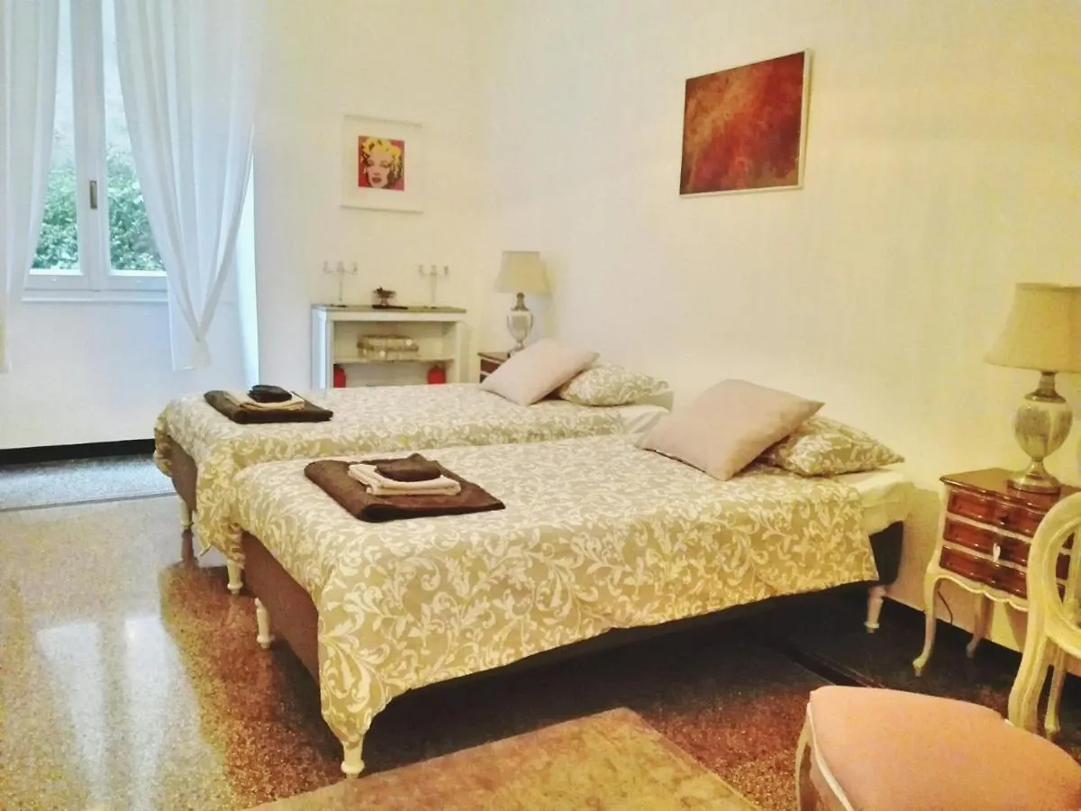 Central Chic Apartment Genoa
